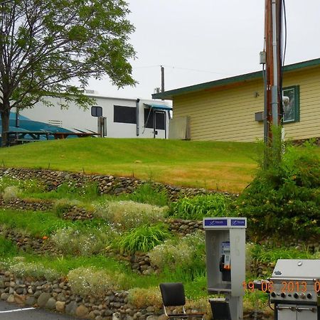 Pleasant View Motel Summerland Esterno foto